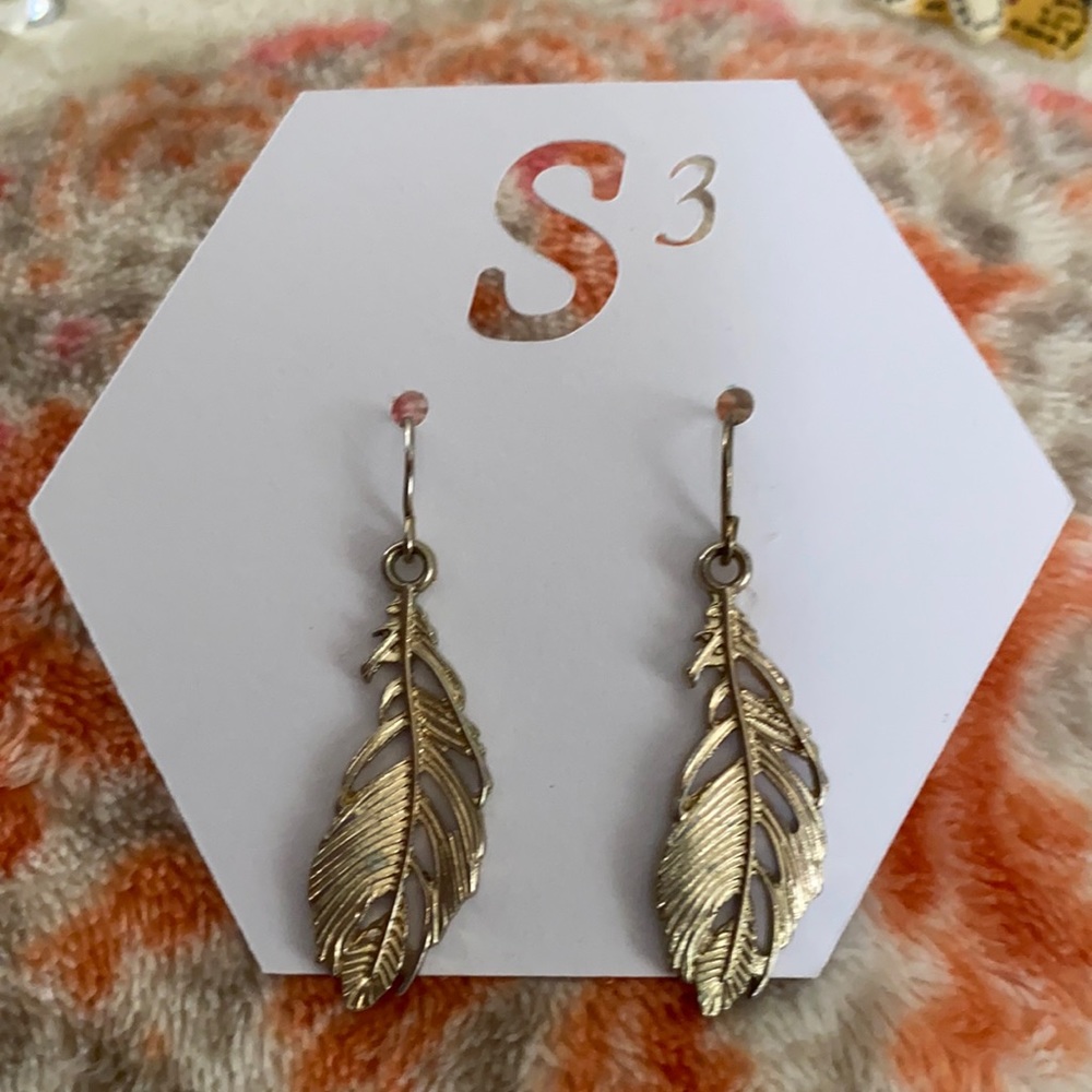 Feather earrings 🕊